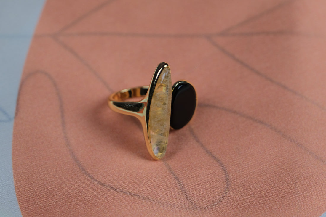 Une bague luxueuse en cuivre plaqué or 18k, au design du ciel 